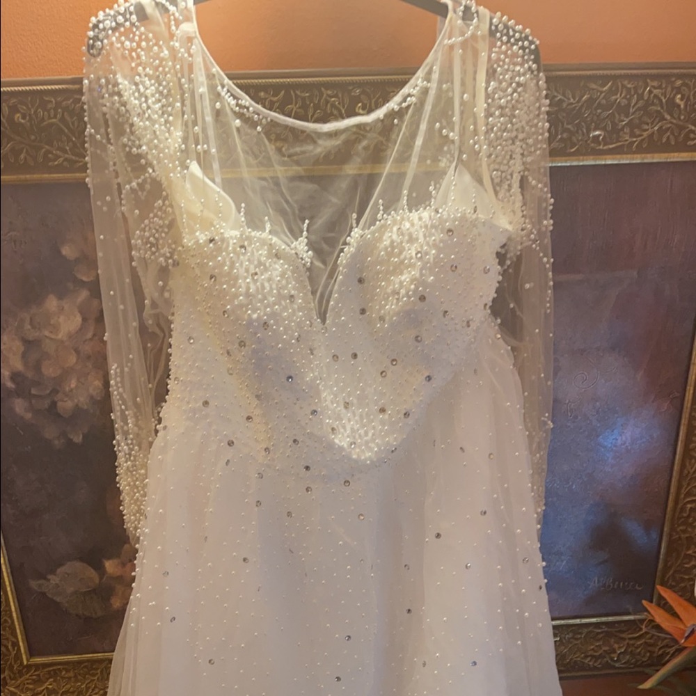 Brand new! Size 22w ivory.